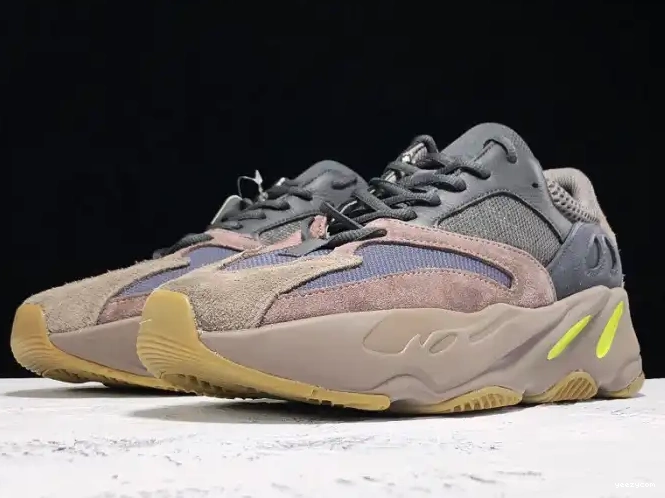 700 Adidas Yeezy EE9614 Boost Runner 